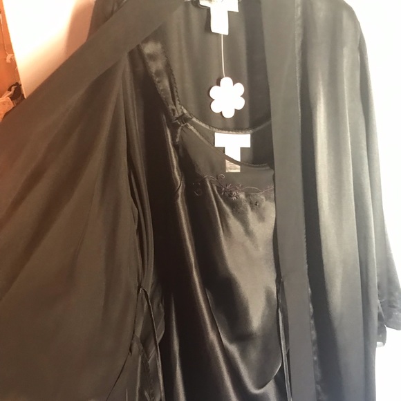 BNWT Black satin robe and neglige gift set - Picture 2 of 3